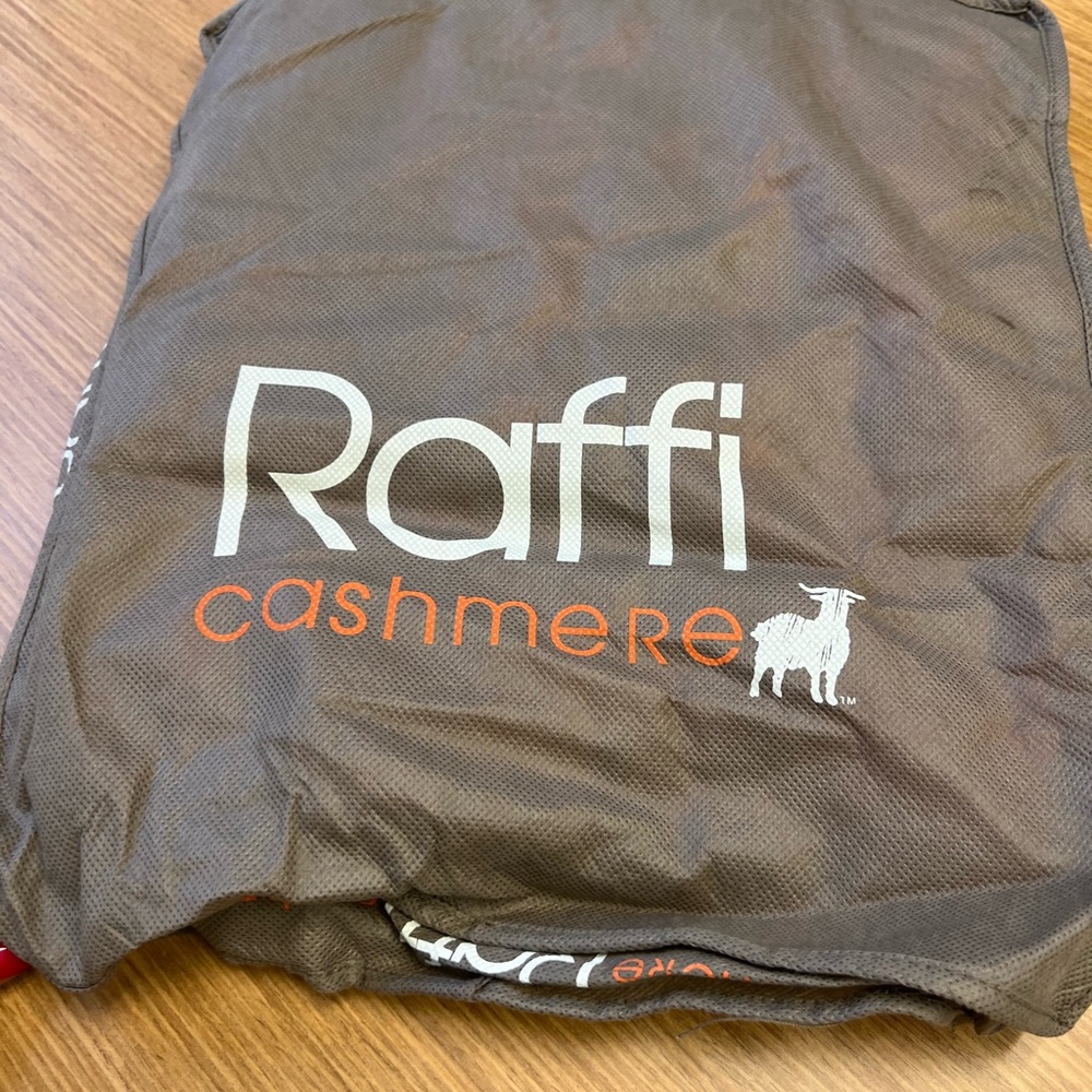 Raffi Cashmere Sweater - Picture 3 of 3